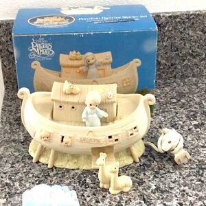 Precious Moments Noah’s Ark nightlight Set